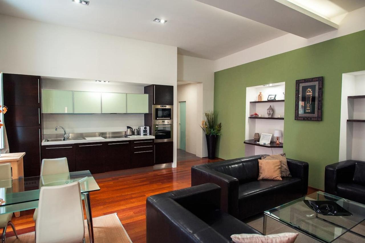 Apartment ★5 Star Living-amazing 2bed|2bath Apt-old Town Sq *