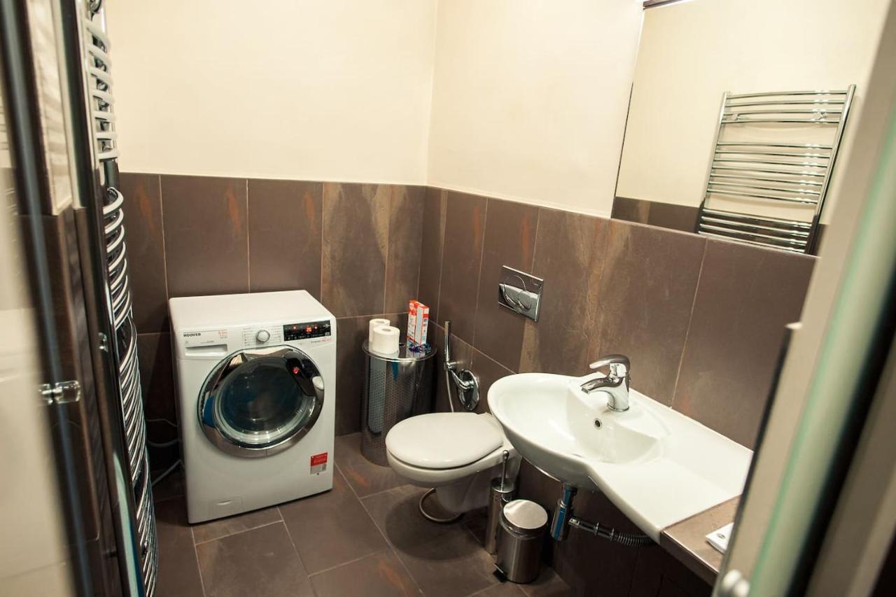 ★5 Star Living-amazing 2bed|2bath Apt-old Town Sq Apartment