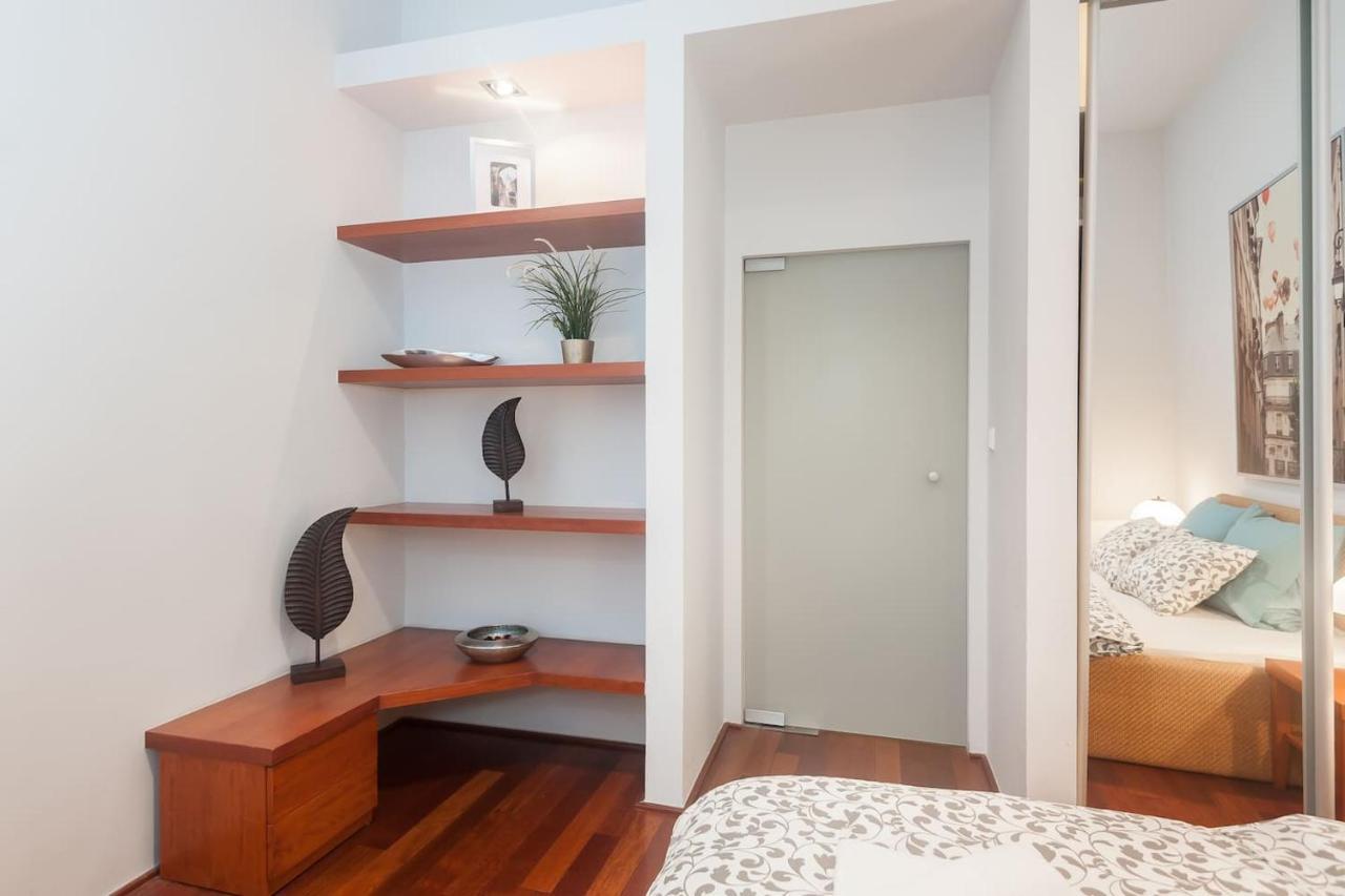 ★5 Star Living-amazing 2bed|2bath Apt-old Town Sq Apartment Prague